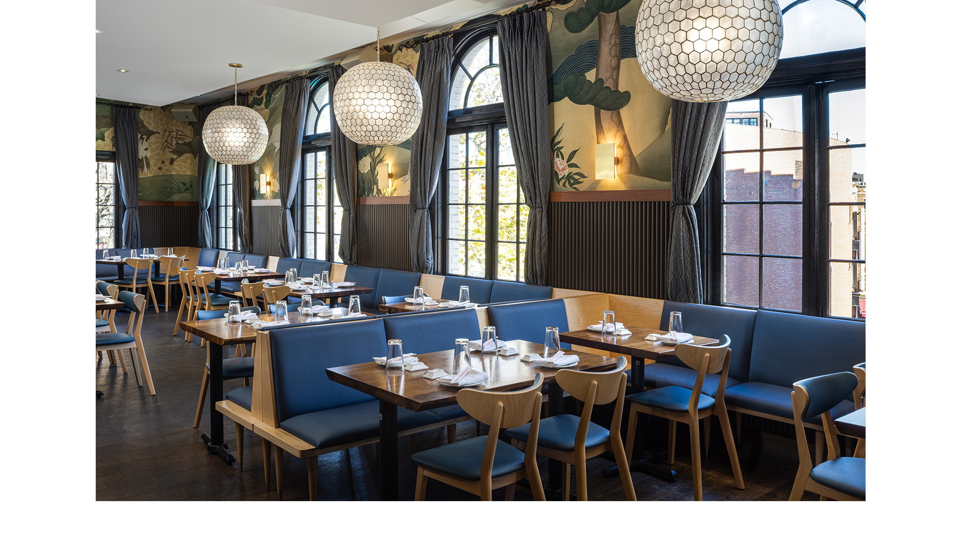 NAHRA_RESTAURANT_.PERRY’S_1