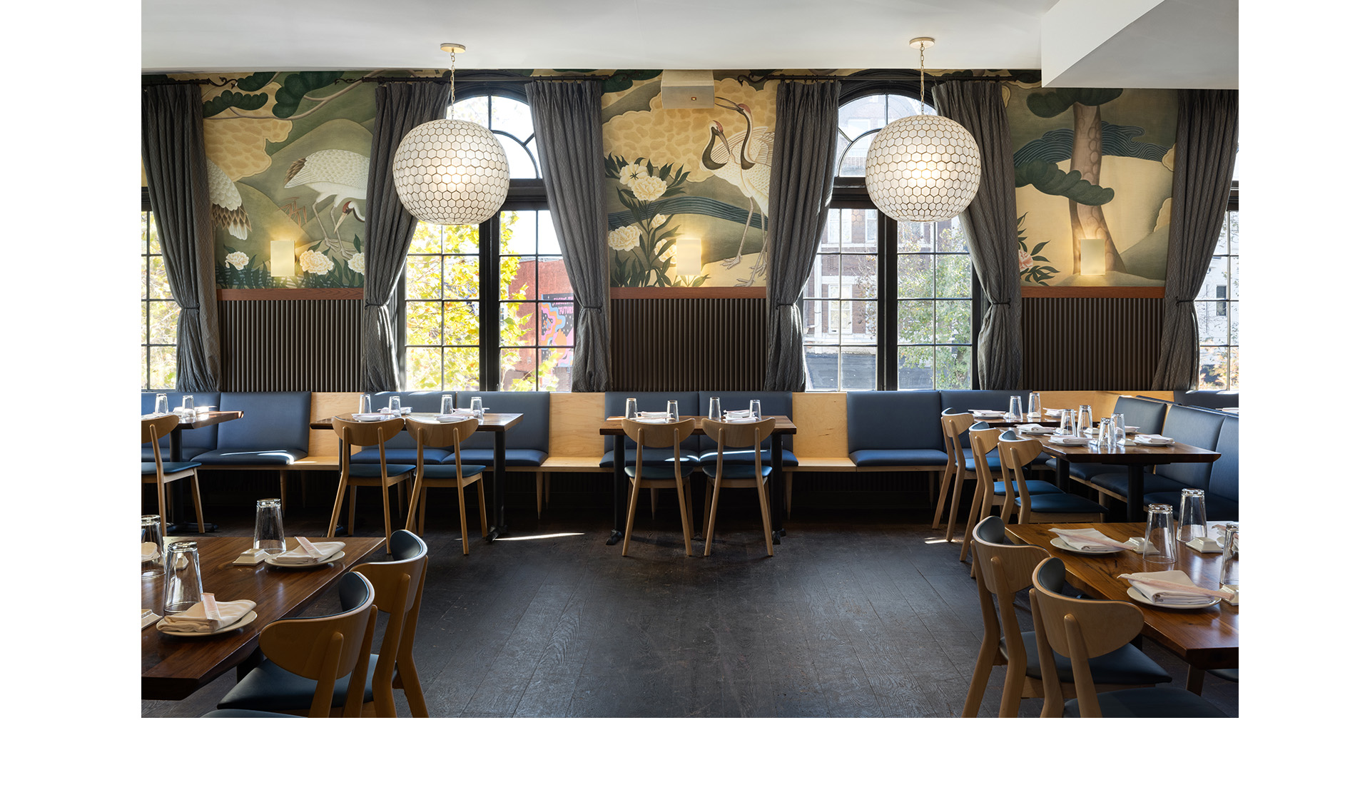 NAHRA_RESTAURANT_.PERRY’S_2